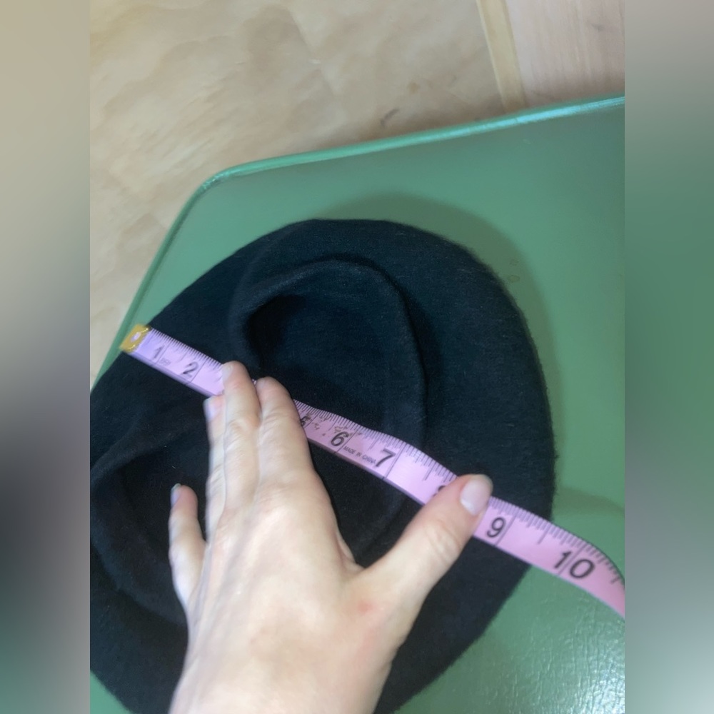 Black Wool Beret - Picture 2 of 3